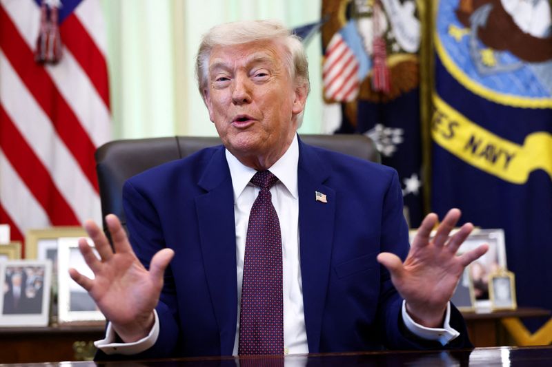 トランプ氏、政府のＡＩ企業株取得を検討　来週にも幹部らと会談　