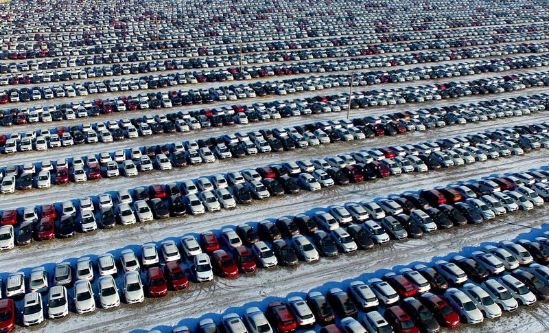 中国自動車販売8カ月連続減、EVも前年割れ 輸出は増加
