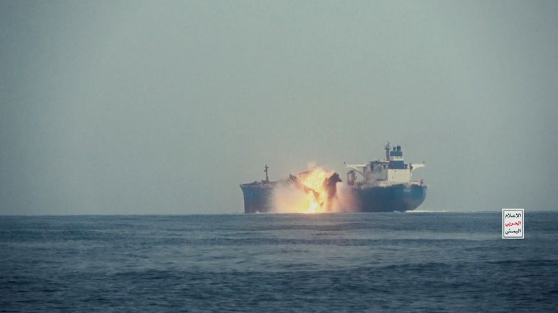 フーシ派、イスラエル関連船舶の紅海航行禁止 海運混乱拡大の恐れ