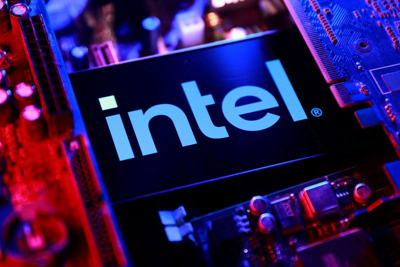 グーグル、インテルに半導体300万個超発注=報道