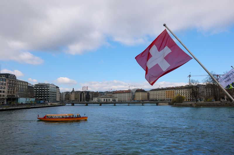 スイス、1000万人を人口上限とする案を国民投票 EUとの関係に影響も