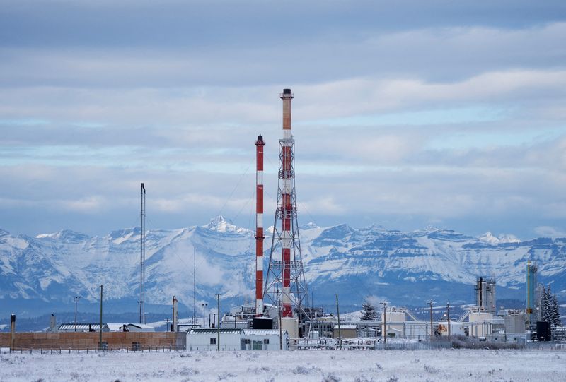 アングル:アルバータ州、天然ガスでデータセンター誘致 カナダ政府の環境政策と対立