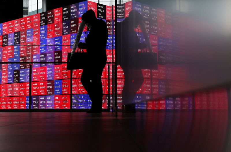 日経平均は7日続伸、半導体主導で一時最高値 TOPIXは反落
