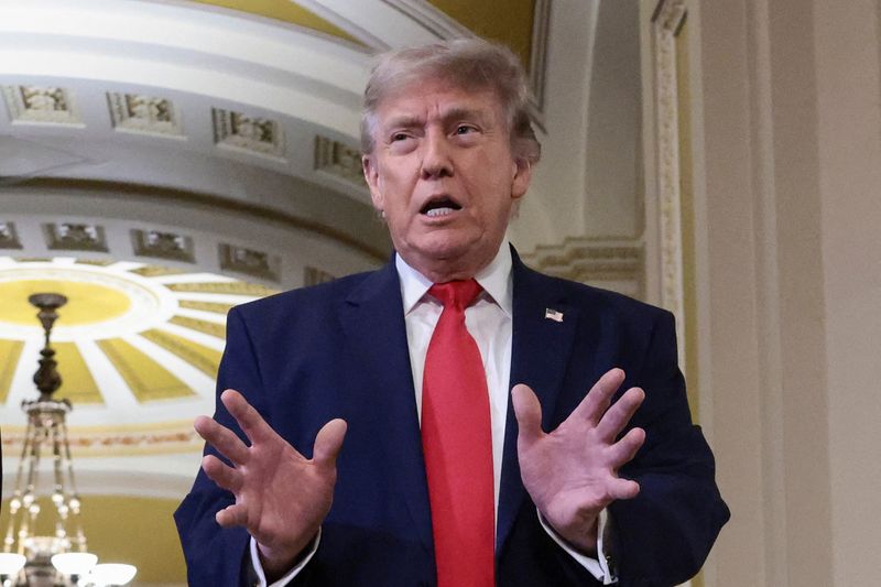 トランプ氏、イラン「大幅譲歩」と主張 今後を注視