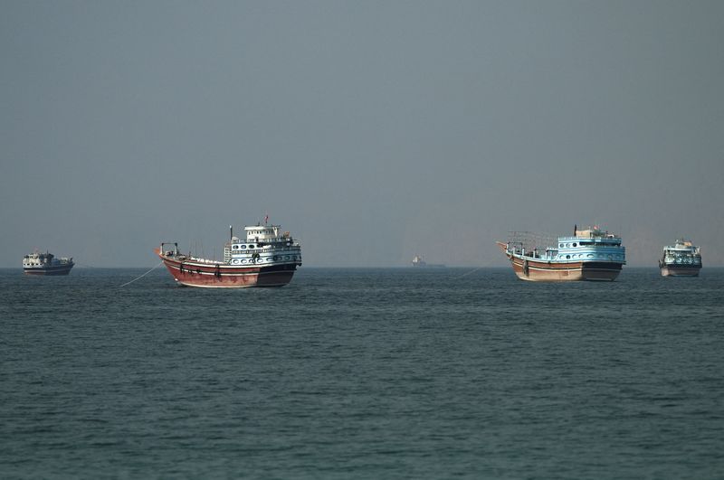 ホルムズ海峡の通航船舶減少、オマーン沖での船舶攻撃受け＝追跡データ