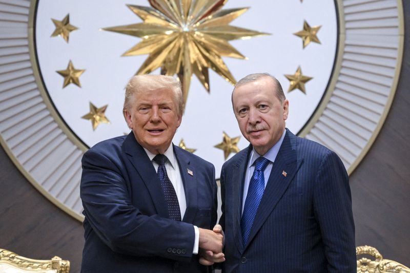 米トルコ首脳会談、トランプ氏が制裁解除へ F35売却の可能性も