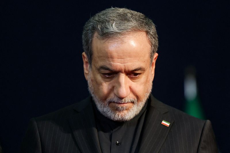 イラン外相、米攻撃は「覚書違反」 一段の軍事行動をけん制