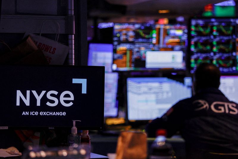 米国株式市場＝ナスダック大幅高、マイクロン主導で半導体株上昇