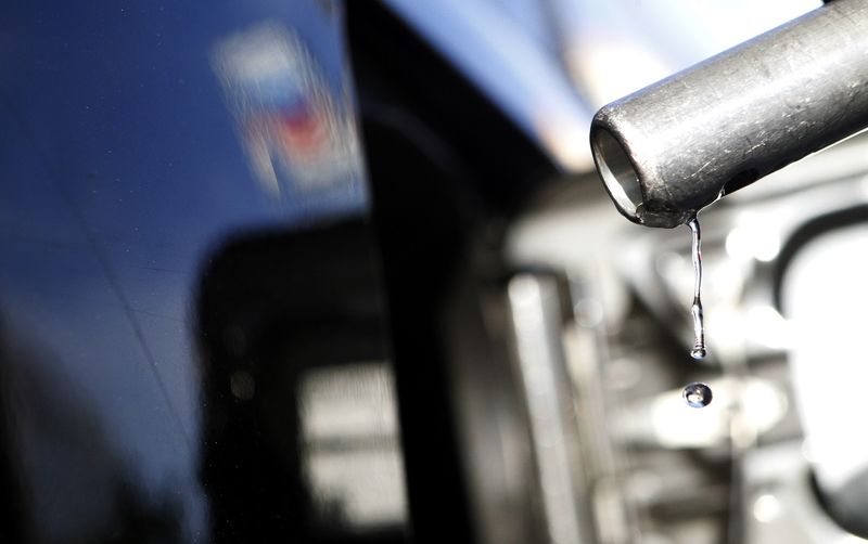 米ガソリン価格再高騰、1ガロン4ドル突破 トランプ政権打撃に