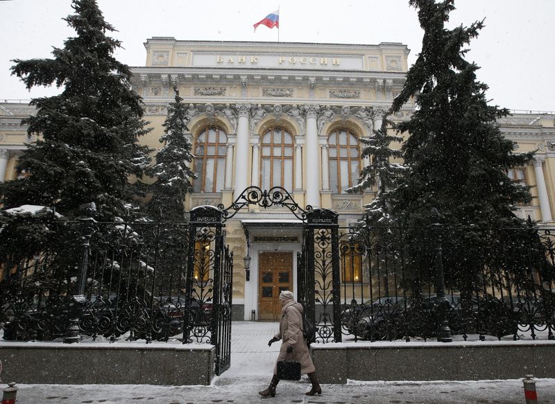 ロシア中銀、予想外の利下げ決定　経済見通し下方修正