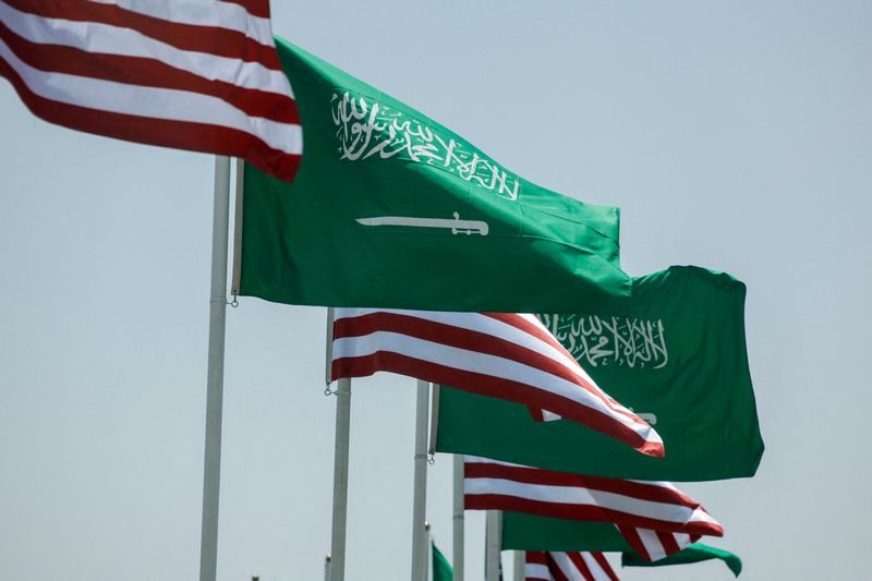 トランプ氏、サウジと原子力協定進めず　アブラハム合意参加なければ