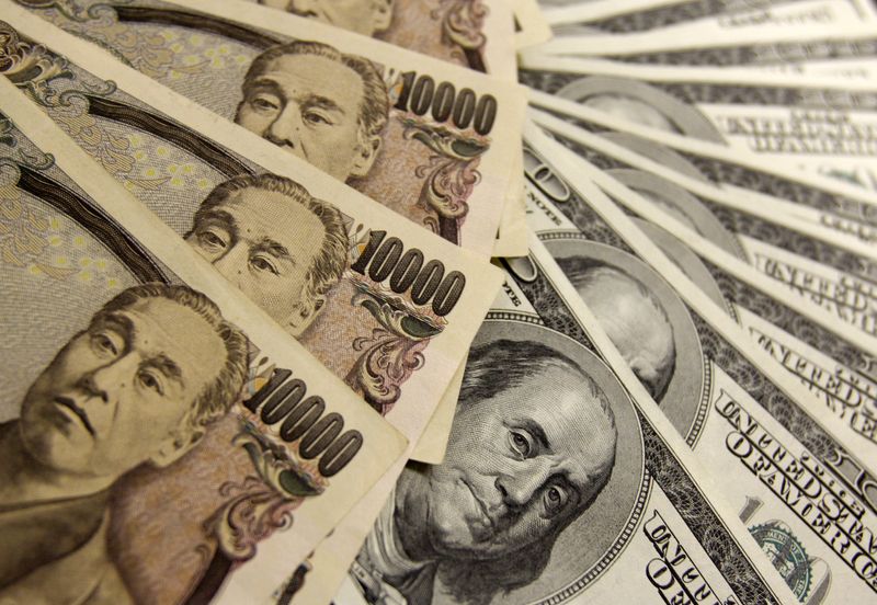 NY外為市場=円が対ドル・ユーロで下落、協調介入の円売りけん制効果に注目