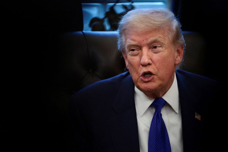 米はホルムズ海峡を「完全に掌握」、今後も維持=トランプ氏
