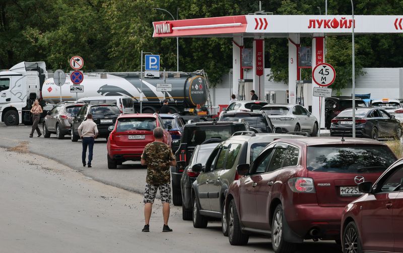 ロシアがインド産ガソリン輸入、少なくともタンカー1隻分=関係筋
