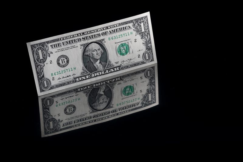 午後3時のドルは158円後半へじり高、前日の急落受け押し目買い