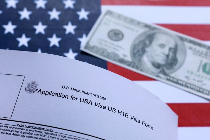 米トランプ政権、専門職ビザ手数料10万ドル超へ 規制案公表