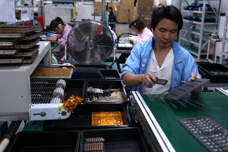 アングル:長時間労働・残業に不満の中国労働者、EUの対中圧力に「共感」