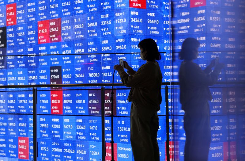 午前の日経平均は大幅続落、原油高や金利上昇が重し ほぼ全面安