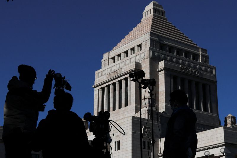 消費減税で農業支援、所得連動給付対象は財源踏まえ検討=大綱原案