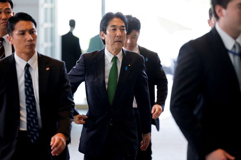 マクロスコープ:城内氏続投、責任ある積極財政を堅持 「米への回答」の見方も