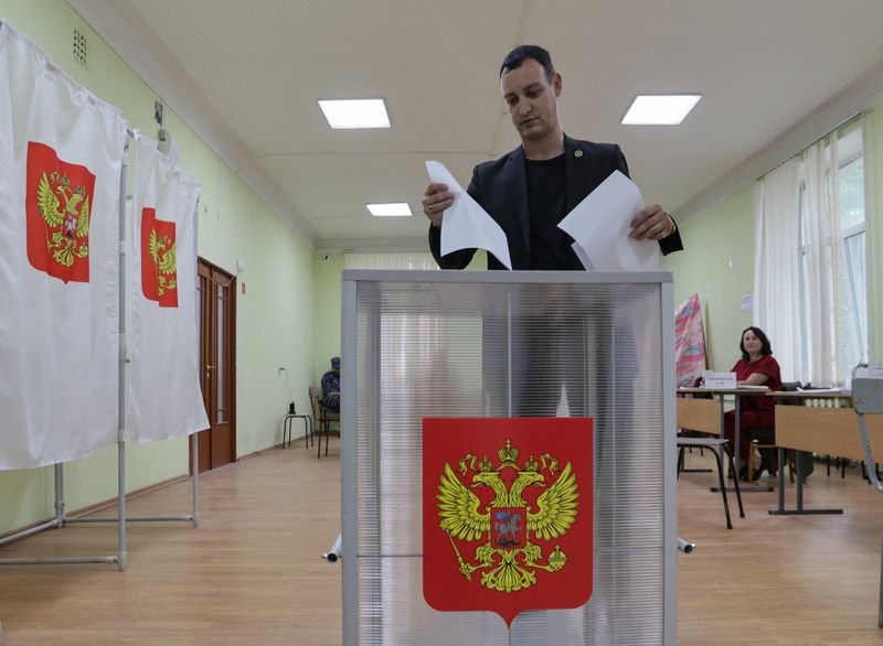 ウクライナがモスクワ攻撃、ロシア下院選最終日 与党が多数派維持へ