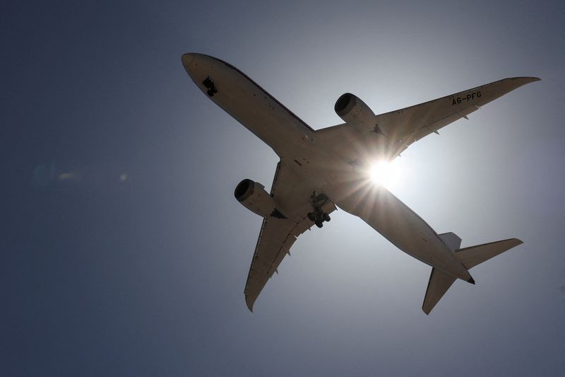 UAEとオマーンがイラン航空便停止、米制裁受け