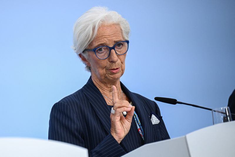 ECB総裁、早期退任でも「任期満了の数カ月前」 仏大統領選出馬は否定
