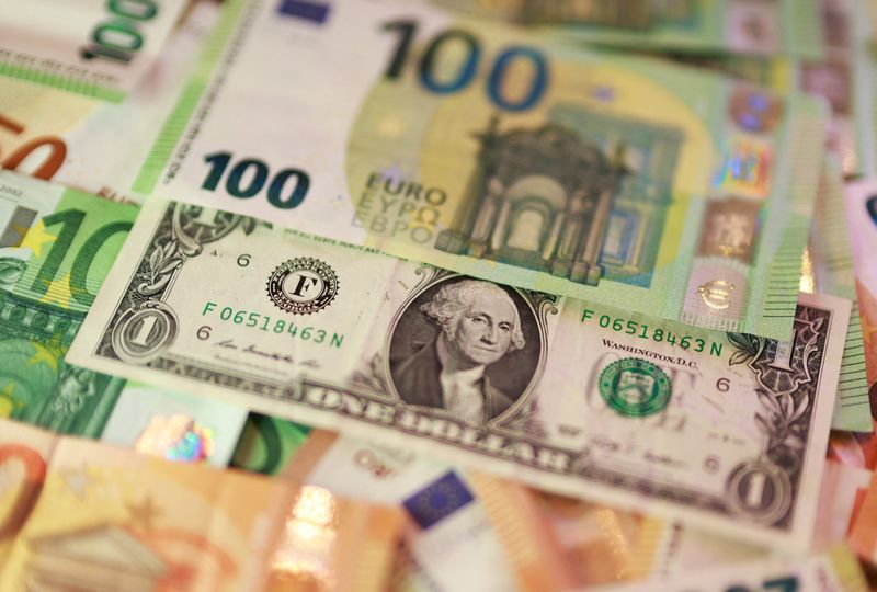 NY外為市場=ドル対主要通貨で横ばい、米PCEが予想下回る