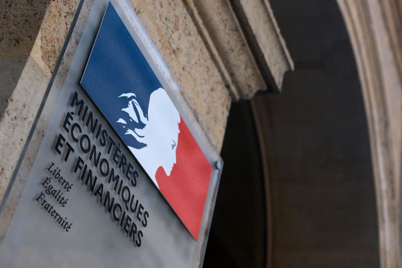 仏政府が27年緊縮予算案提出、540億ユーロ節減 財政懸念で国債利回り上昇