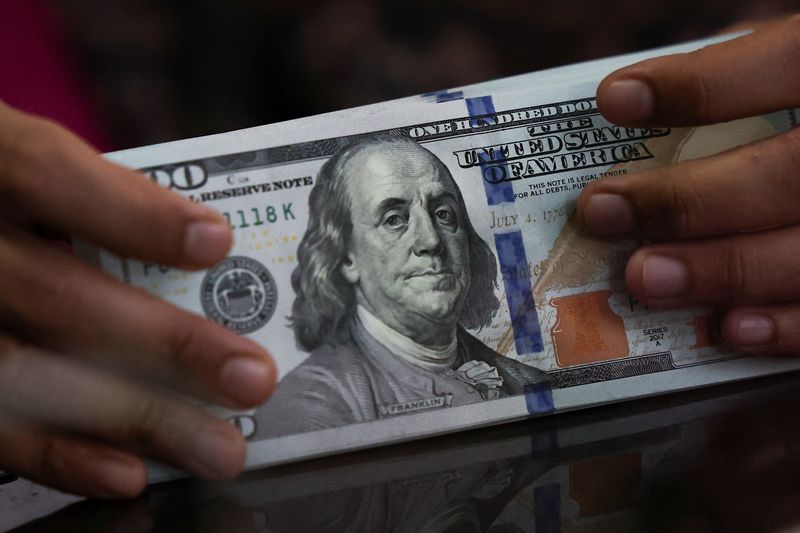 NY外為市場=ドル軟調、欧州国債売り一服 円は157円台後半