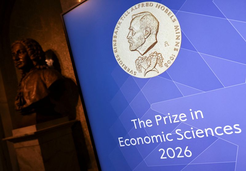 ノーベル経済学賞、米大教授2人に 経済安定化の研究