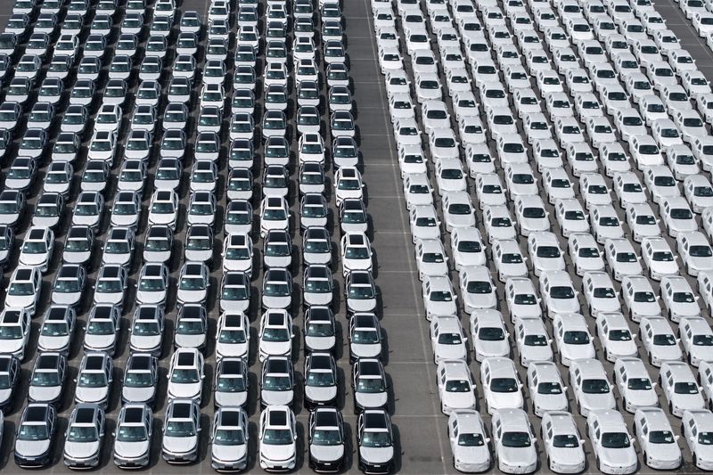 中国の国内自動車販売、12カ月連続減少 輸出は好調維持