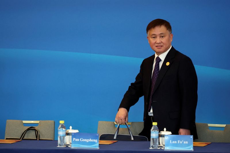 世界的不均衡、「より包括的視点」必要=中国人民銀総裁