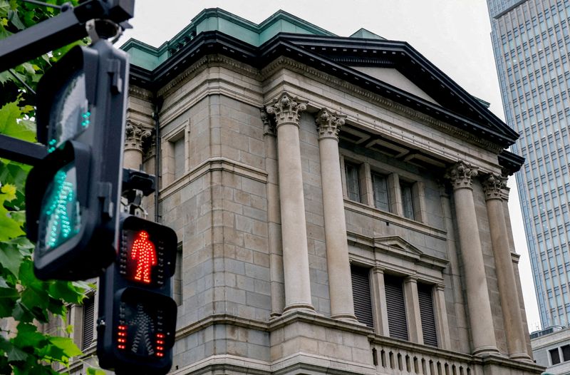 利上げ継続方針、基調物価2%に近づく中で金融環境は緩和的=植田日銀総裁