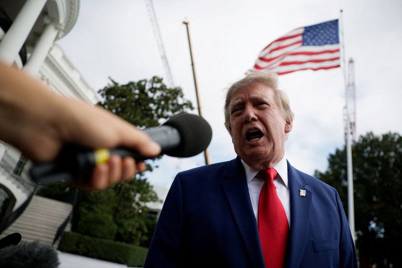 トランプ氏、スターリンク巡る責任否定 ゼレンスキー氏との関係「良好」