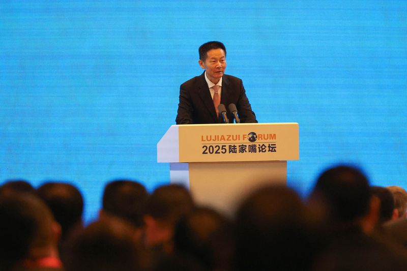 中国証監会、市場安定を最優先へ 株式や債券の動向注視=国営メディア
