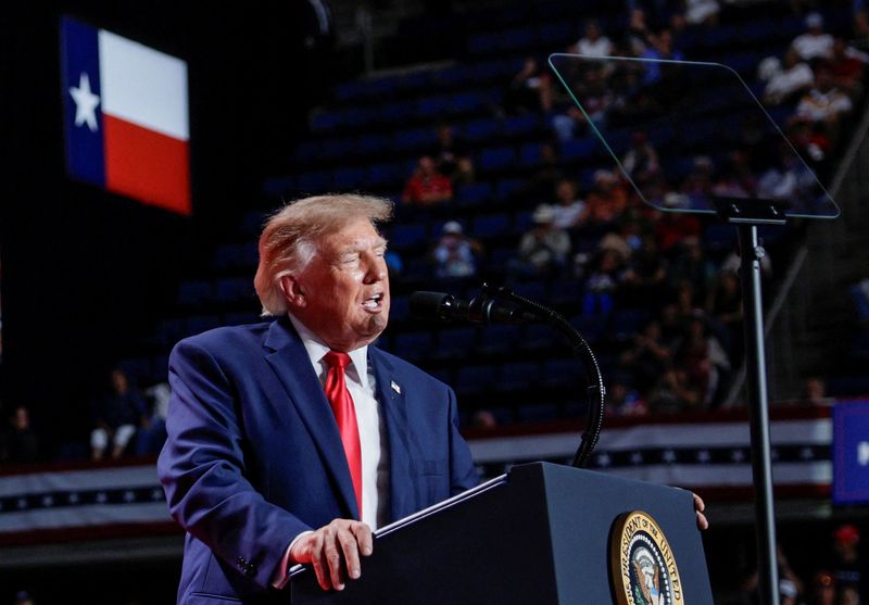 トランプ氏のスーパーPAC、中間選挙終盤に2.7億ドル投入 接戦3州に集中