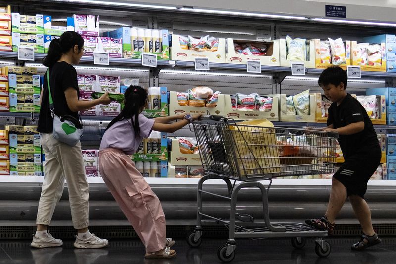 中国、高齢者人口が初めて子ども上回る 少子高齢化鮮明に